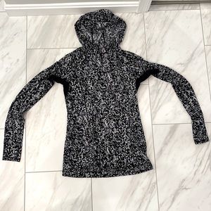 Lululemon Wicking Athletic Wear. Long Sleeves with Hood. Size 8.